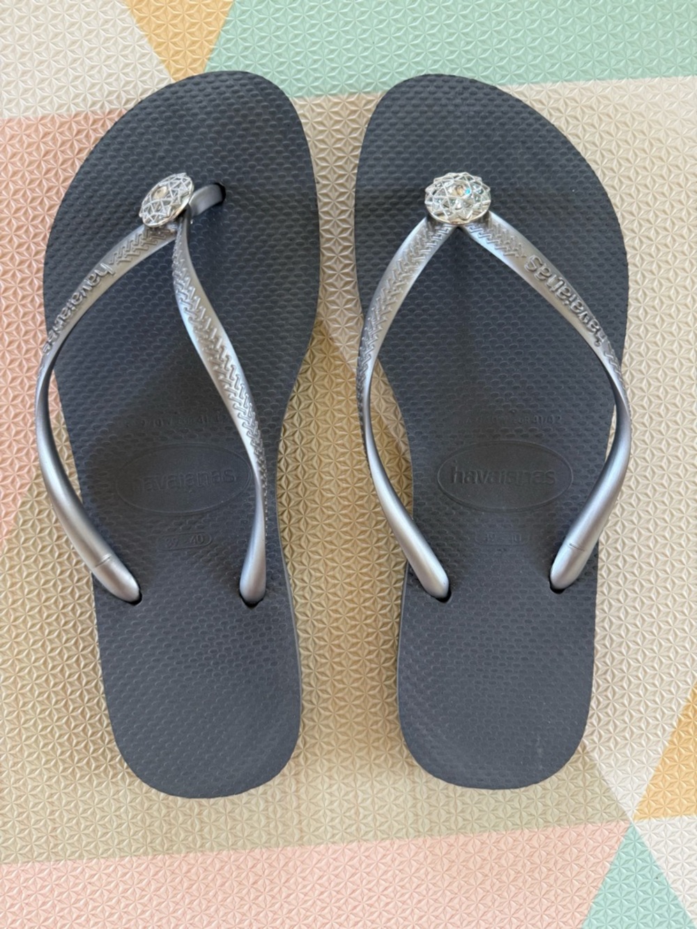 Havaianas Women's Gray Flip Flops with Silver Straps and Crystal Accent Size 39